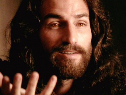 Jesus-Passion-of-the-Christ-Jim-Caveziel-Smile-1024x768
